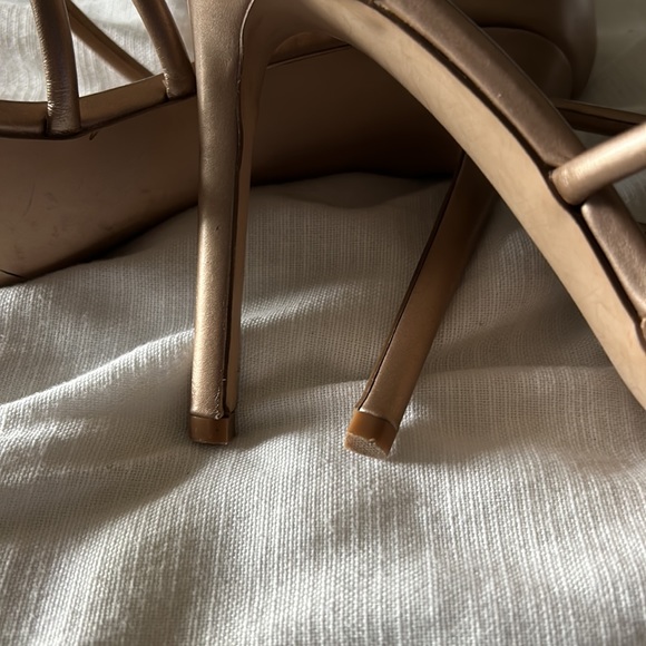 Steve Madden barely worn straps heels. Perfect for an evening out - Picture 4 of 5